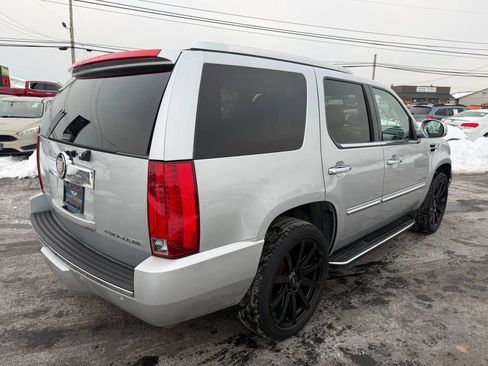 Used 2012 Cadillac Escalade Luxury image 3