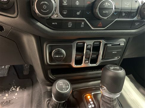 Used 2025 Jeep Wrangler Sport S image 30