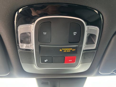 Used 2025 Hyundai Santa Cruz SE image 23