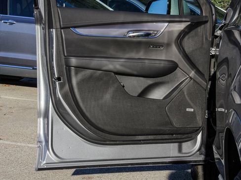 Used 2025 Cadillac XT6 Luxury image 23