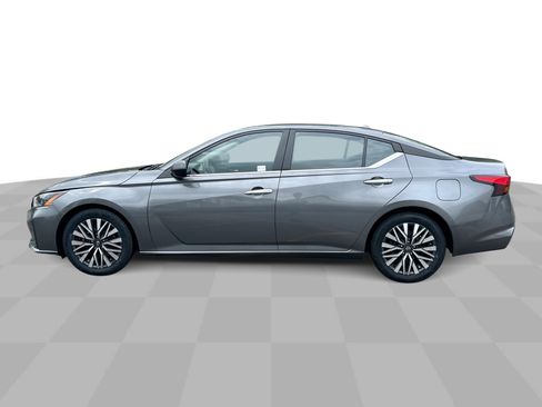 Used 2024 Nissan Altima 2.5 SV FWD image 6