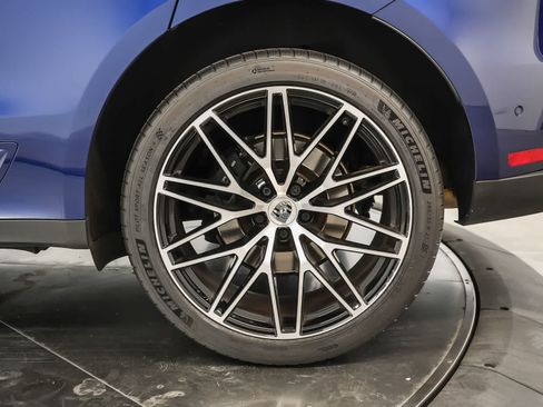 Certified 2024 Porsche Macan AWD/4WD image 14