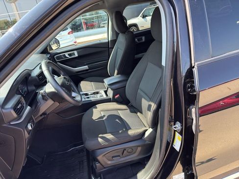Used 2023 Ford Explorer XLT image 10