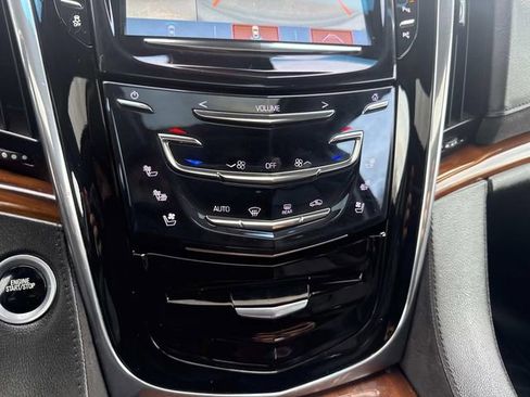 Used 2017 Cadillac Escalade Luxury image 28