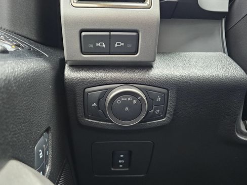 Used 2018 Ford F150 Raptor w/ Equipment Group 802A Luxury AWD/4WD image 28