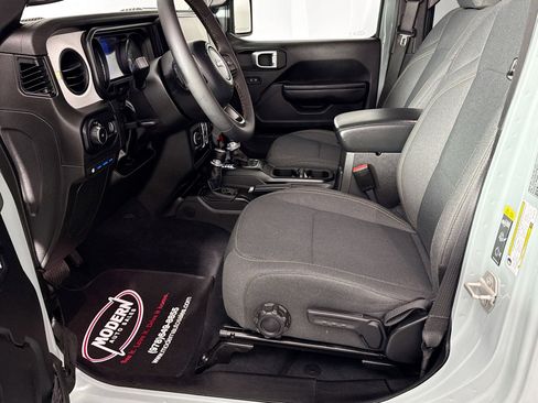 Used 2024 Jeep Wrangler Unlimited w/ Convenience Group image 16