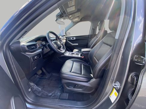 Certified 2023 Ford Explorer XLT w/ Equipment Group 202A AWD/4WD image 14