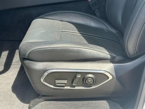 Used 2023 Jeep Wagoneer L Series III w/ Preferred Equipment Group image 20