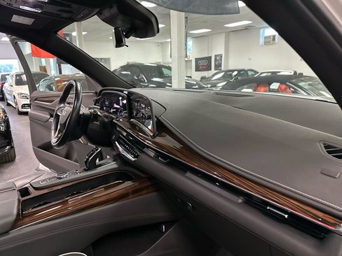 Used 2023 Cadillac Escalade Premium Luxury w/ Performance Package AWD/4WD image 37