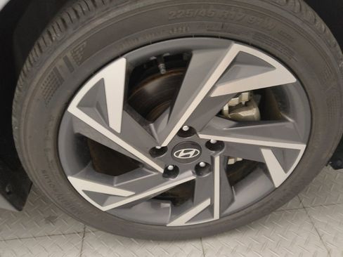 Used 2025 Hyundai Elantra Sport FWD image 31