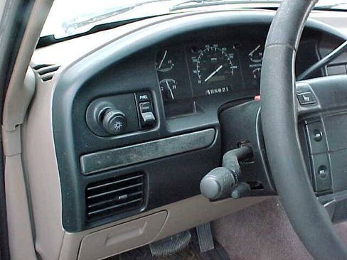 Used 1994 Ford F150 XL RWD image 17