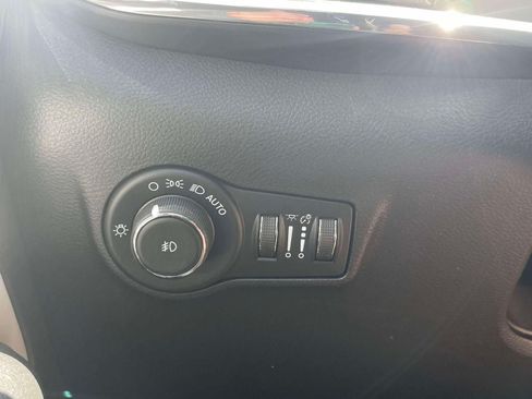 Used 2022 Jeep Compass Limited AWD/4WD image 19
