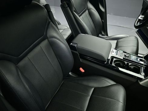 Used 2017 Land Rover Discovery HSE image 26