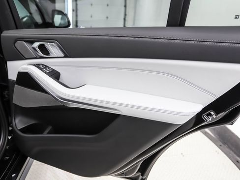 Used 2026 BMW X7 xDrive40i w/ M Sport Package image 31