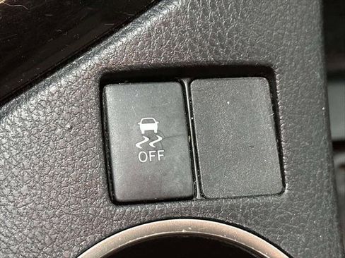 Used 2015 Toyota Corolla LE FWD image 29