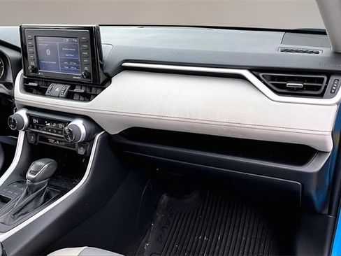 Used 2021 Toyota RAV4 XLE Premium image 22