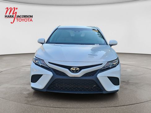 Used 2018 Toyota Camry SE w/ Convenience Package FWD image 2