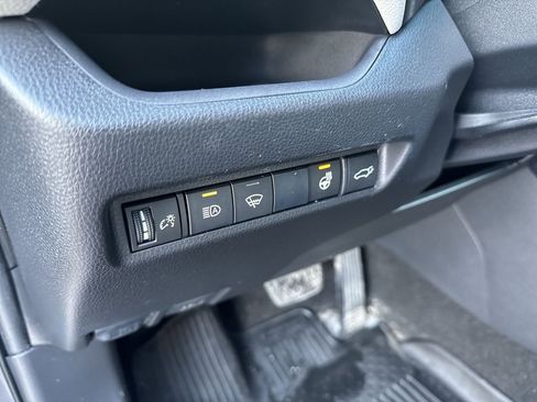 Used 2019 Toyota RAV4 XLE Premium image 25