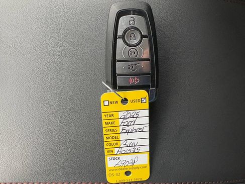 Used 2025 Ford Explorer Active w/ Active Comfort Package RWD image 18
