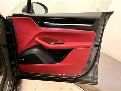 New 2025 Porsche Macan 4S Electric image 20