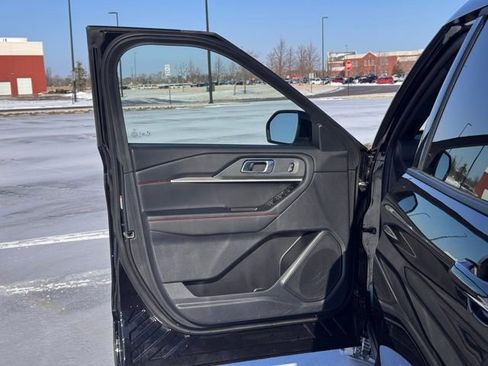 Used 2025 Ford Explorer ST-Line image 4