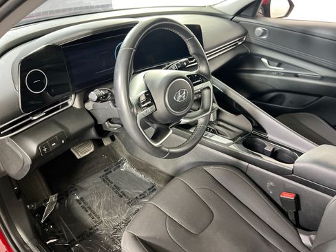 Used 2023 Hyundai Elantra SEL w/ Convenience Package FWD image 9