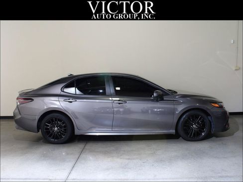 Used 2021 Toyota Camry SE FWD image 8