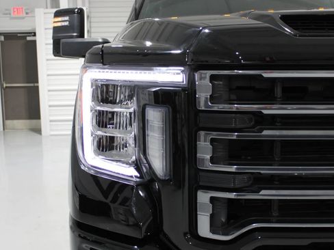 Used 2022 GMC Sierra 2500 AT4 w/ AT4 Premium Plus Package AWD/4WD image 12