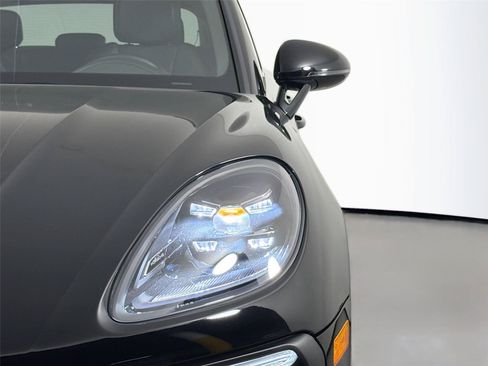 Certified 2024 Porsche Macan w/ Premium Plus Package AWD/4WD image 15