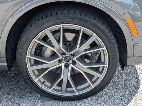 Used 2019 Audi Q7 3.0T Prestige image 12