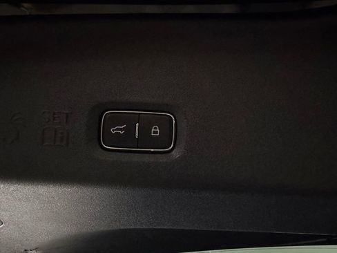 Used 2025 Ford Expedition Platinum image 30