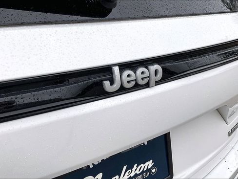 Used 2024 Jeep Grand Cherokee Limited image 8