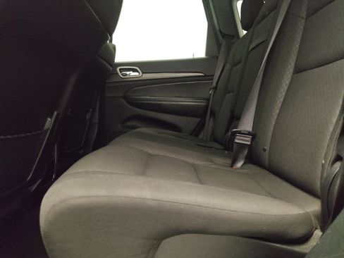 Used 2021 Jeep Grand Cherokee Laredo RWD image 18