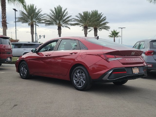 Used 2024 Hyundai Elantra SEL FWD image 2