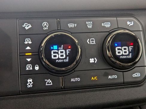 Certified 2025 Land Rover Defender 110 image 31