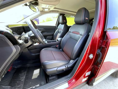 Used 2025 Nissan Kicks SR w/ SR Premium Package AWD/4WD image 10