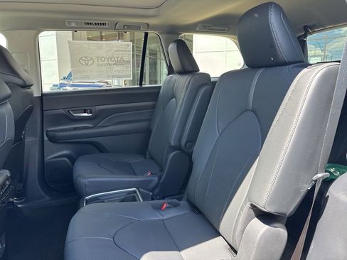 New 2026 Toyota Grand Highlander Platinum AWD/4WD image 13