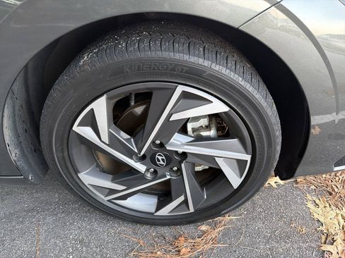 Used 2024 Hyundai Elantra Limited FWD image 9