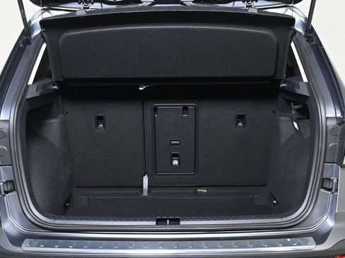 Used 2025 Volkswagen Taos SE image 21