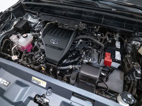 Used 2024 Toyota Highlander LE image 36