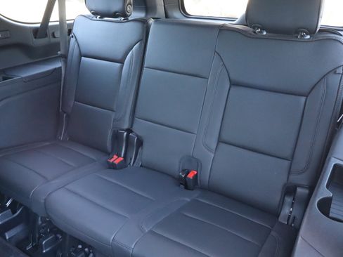 Used 2024 Chevrolet Suburban High Country w/ Advanced Technology Package image 36