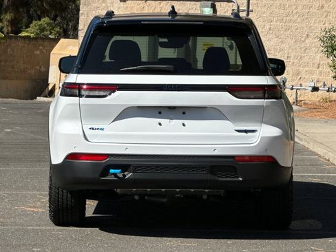 New 2023 Jeep Grand Cherokee Trailhawk w/ Advanced Protech Group II image 4