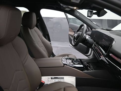 New 2027 BMW 530i RWD image 21