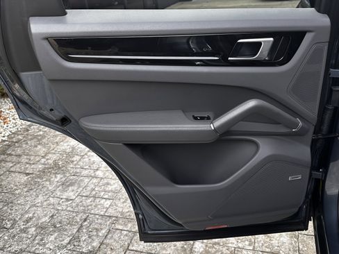 Used 2019 Porsche Cayenne image 34