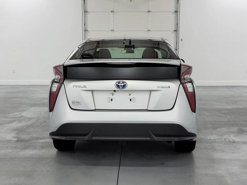 Used 2016 Toyota Prius Three Touring FWD image 8