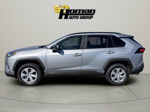 Used 2021 Toyota RAV4 LE AWD/4WD image 2