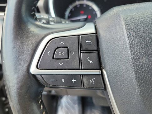 Used 2022 Toyota Highlander XLE image 9