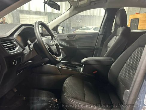 Used 2025 Ford Escape Active AWD/4WD image 12