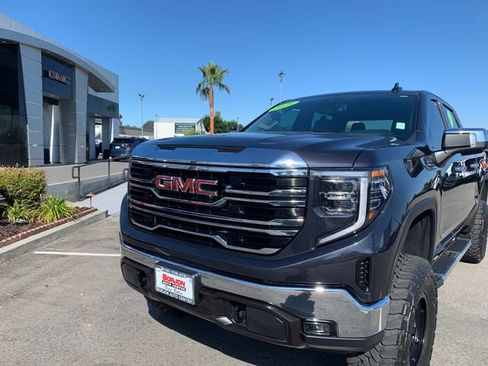 Used 2025 GMC Sierra 1500 SLT AWD/4WD image 3