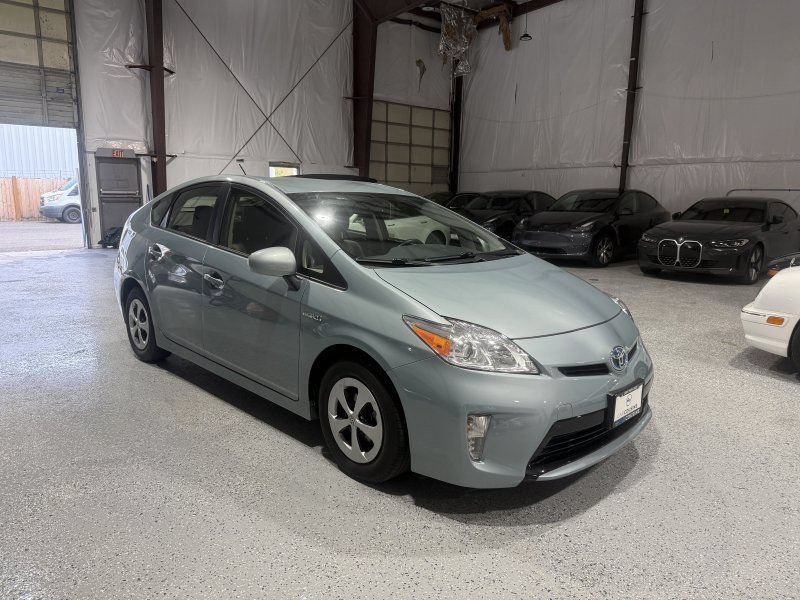 Used 2015 Toyota Prius Four FWD image 2